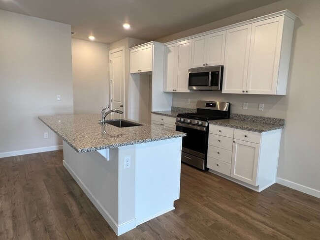 Building Photo - SHOWING 6/7 or SOONER with Advance Appoint...