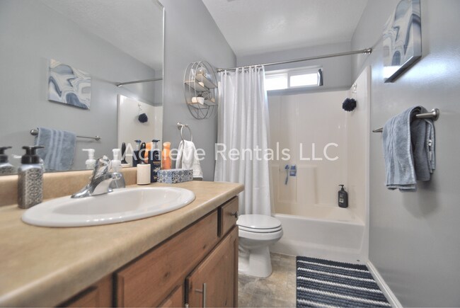 Building Photo - 2297 770 W