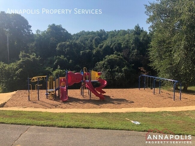 Building Photo - 2443 Vineyard Ln