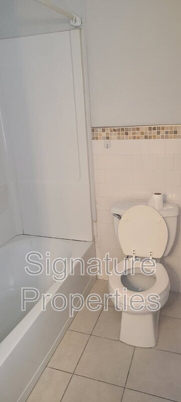 Building Photo - 5421 Blue Ridge Ave