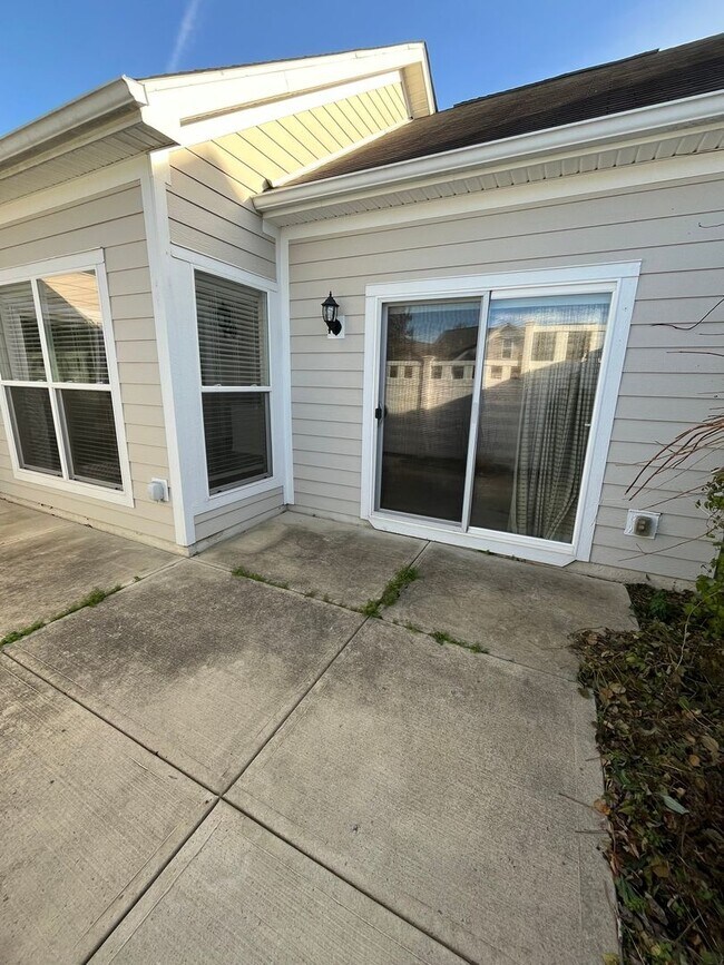 Building Photo - 2 Bedroom, 2 Bathroom Condo in The Woods a...