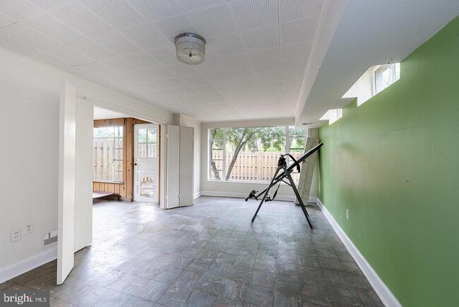 Building Photo - 9120 Levelle Dr