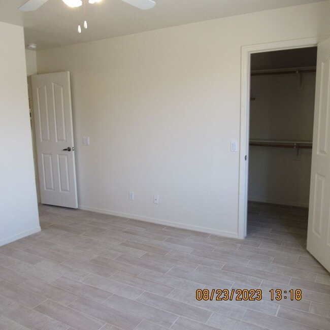 Building Photo - 646 Roamer Ln