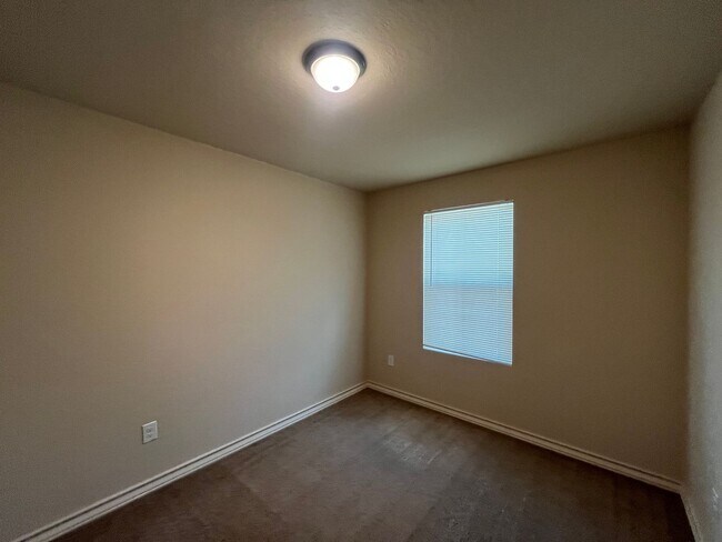 Building Photo - 7109 Micayla Cv
