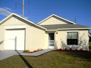 Building Photo - 3 Bed / 2 Bath Refurbed Home For Rent Pine Hills - SECTION EIGHT ACCEPTED!!