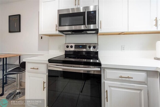 Building Photo - 1370 S Ocean Blvd