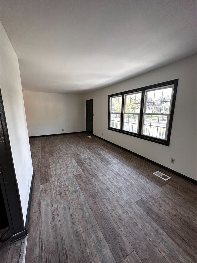 Building Photo - 6335 Hansley Dr