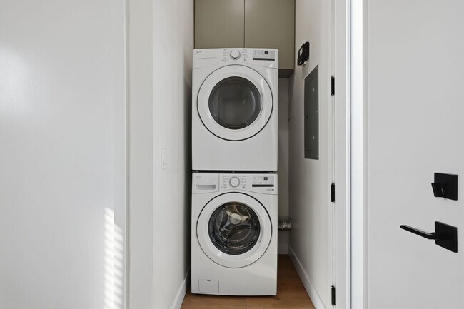 Building Photo - 2735 Broadway-8