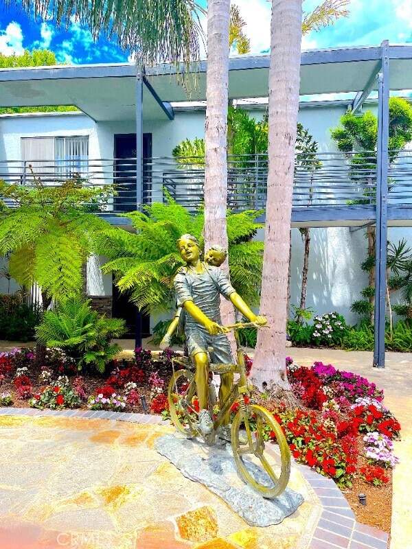 Building Photo - 931 W 19th St