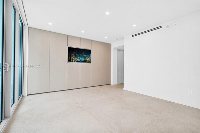 Building Photo - 3535 S Ocean Dr