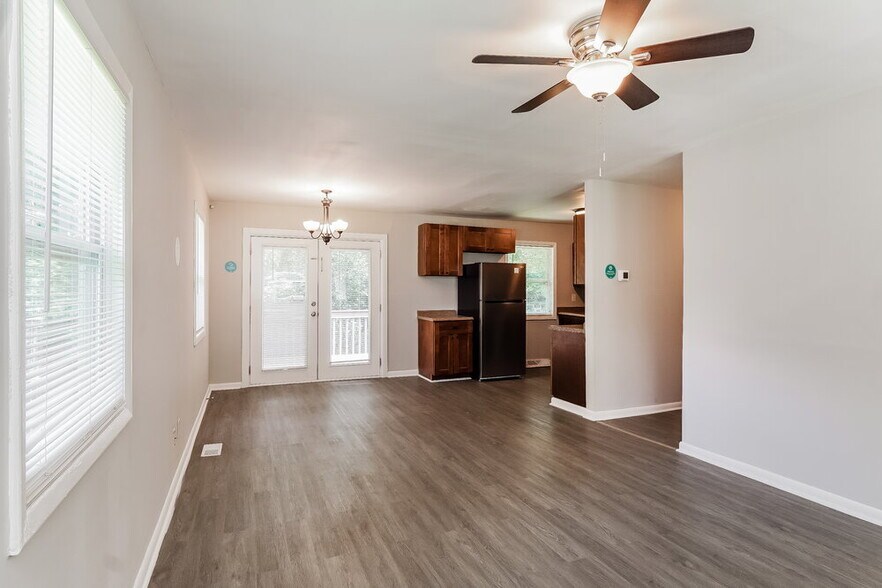 Building Photo - 748 Barclay Ln