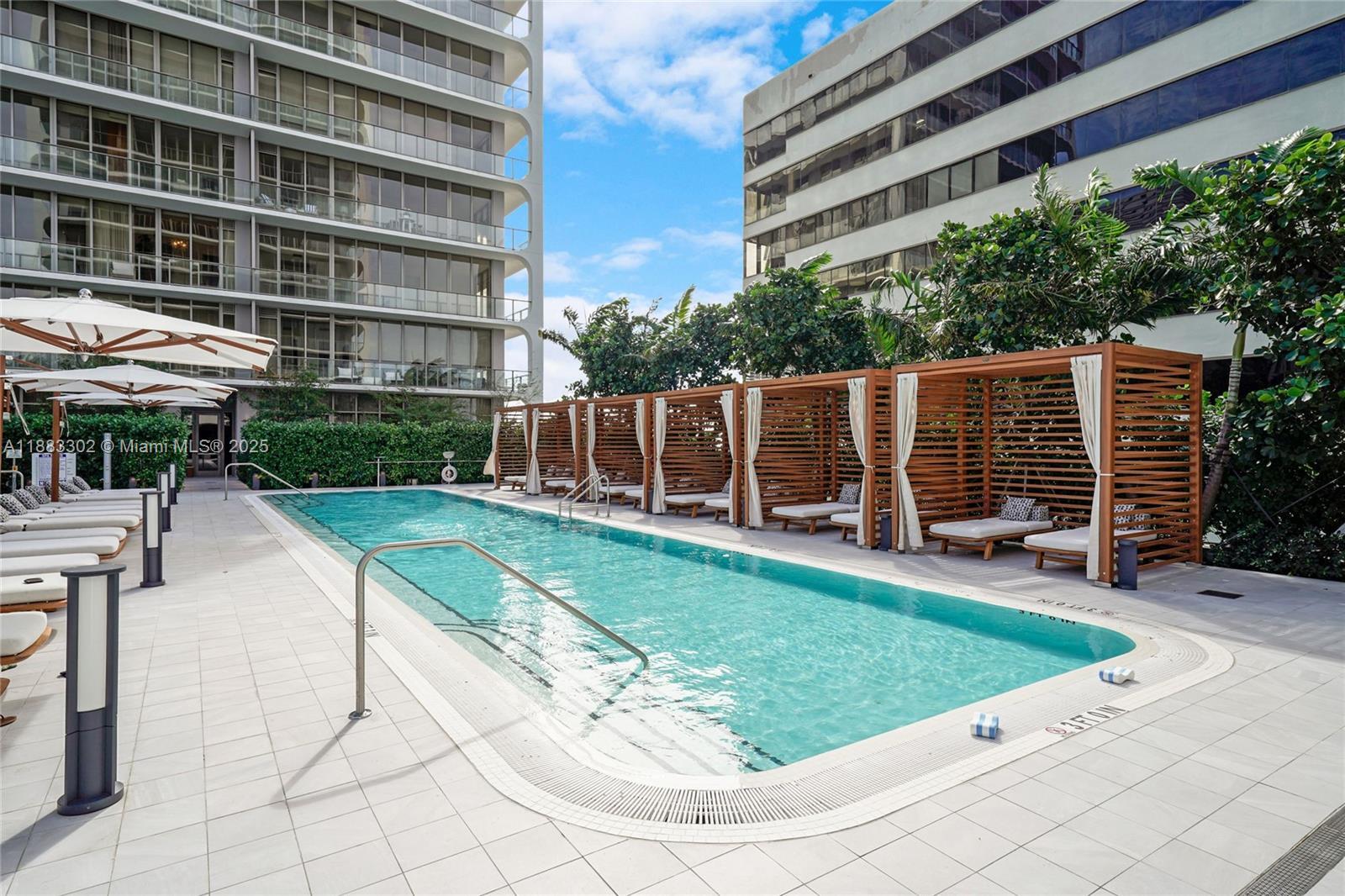 Building Photo - 2655 S Bayshore Dr