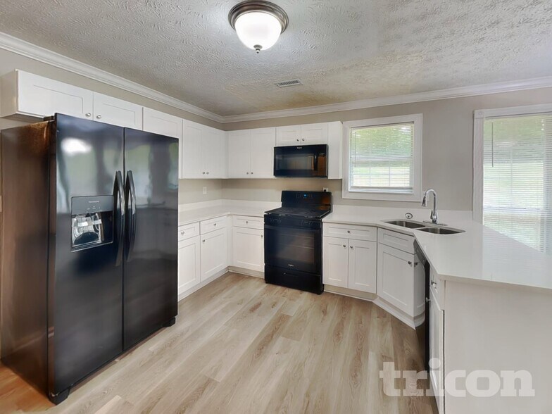 Building Photo - 3520 Willow Tree Cir