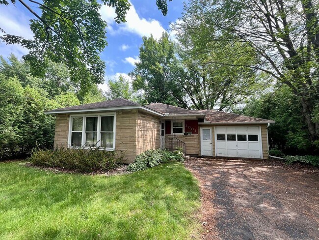Building Photo - 3 Bed 1 Bath Single Family Home in Wausau