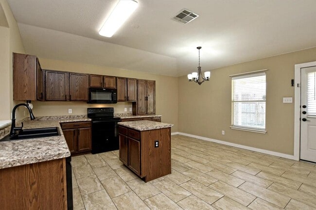 Building Photo - 537 MacKenzie Way