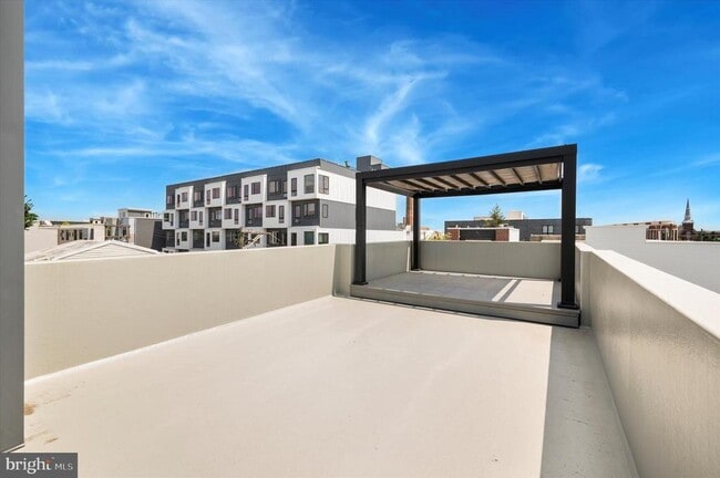 Building Photo - 2142 E Arizona St