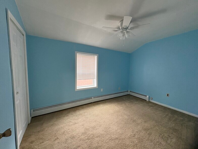 Building Photo - 25 Saint David St