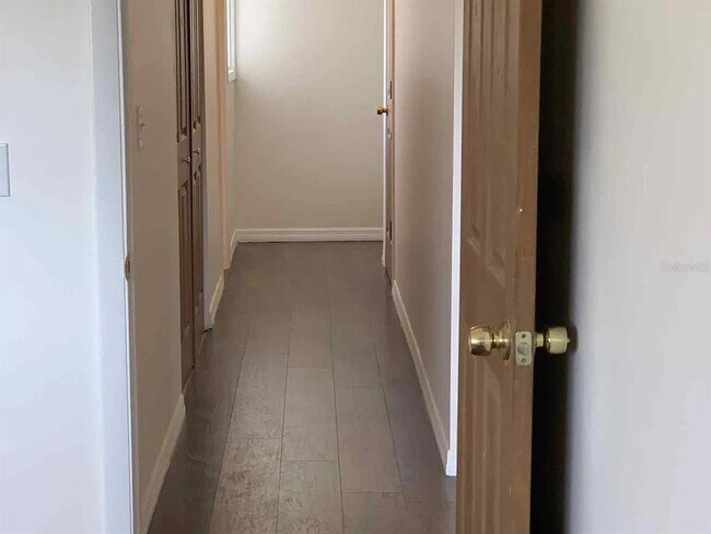 Building Photo - 1084 Longfellow Cir