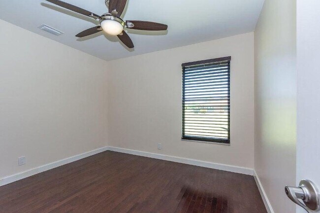 Building Photo - 13335 Cross Pointe Dr