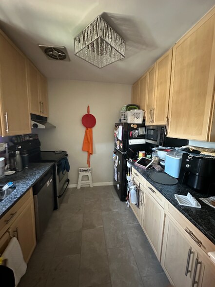 Building Photo - 1718 W Abingdon Dr