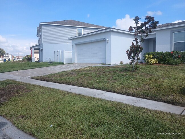 Primary Photo - Dundee Station/Haines City_3 Bedroom 2 Bat...