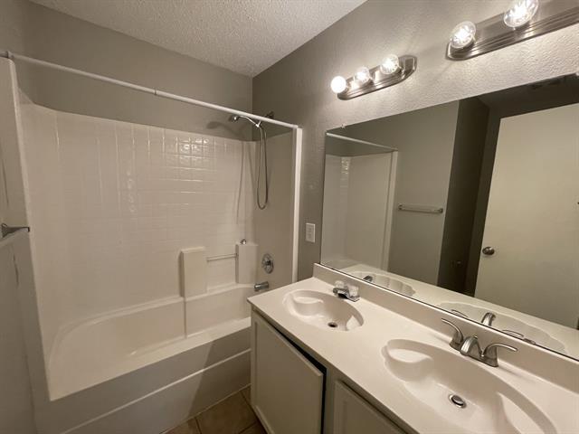Building Photo - 5619 Swan Lake Dr