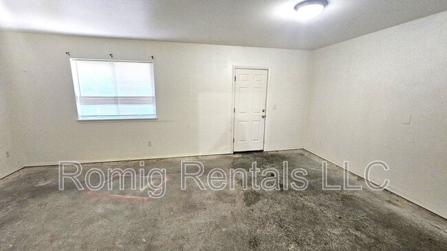 Building Photo - 1817 NE 88th Cir