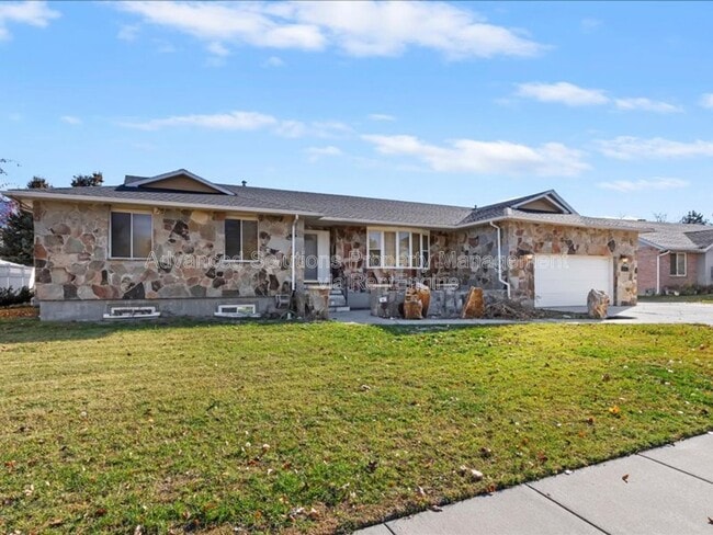 Building Photo - 6837 Creekcove Way