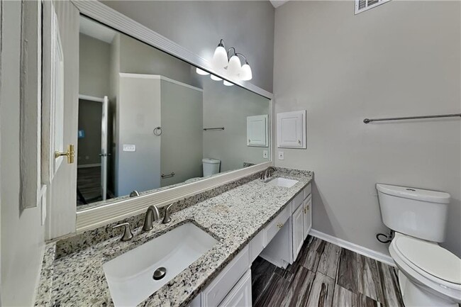 Building Photo - 390 Greenmont Cir