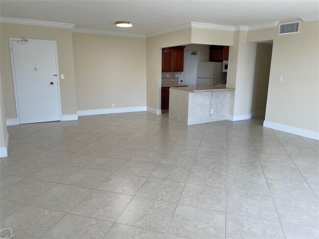 Building Photo - 336 N Birch Rd