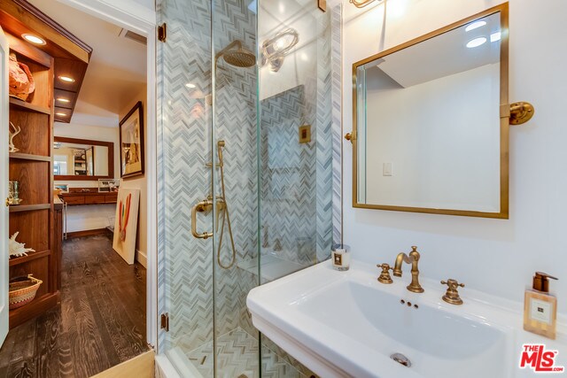 Building Photo - 8900 Hollywood Hills Rd