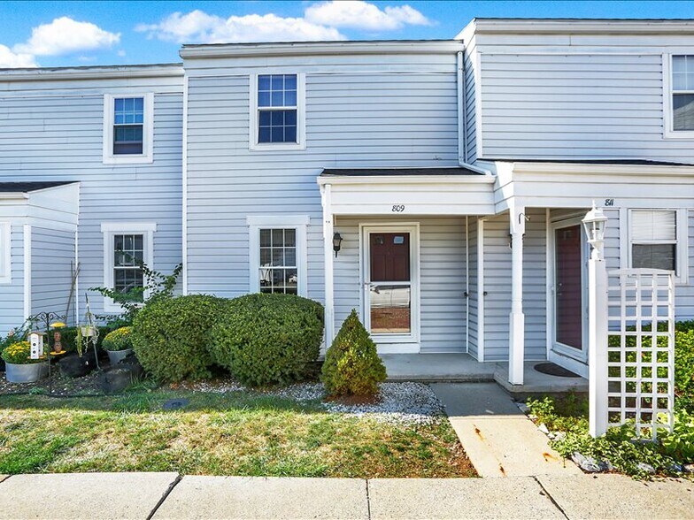 Building Photo - 809 Old Silver Spring Rd