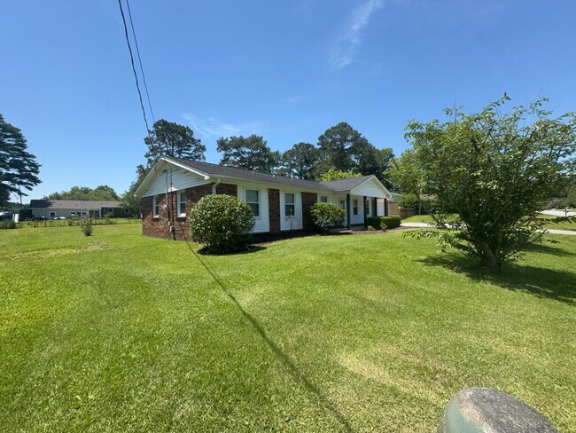 Building Photo - 94 Vandergrift Dr