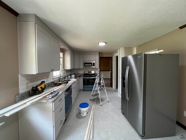 Building Photo - 210 Westwood Dr
