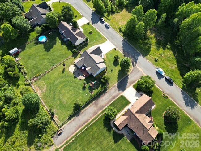 Building Photo - 141 Logan Ridge Dr