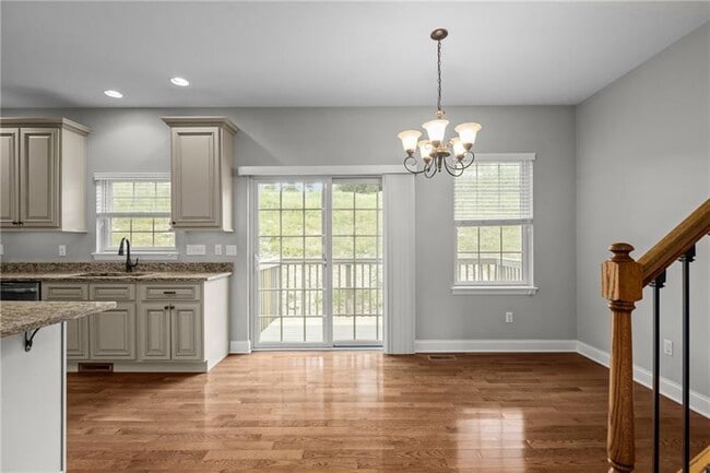 Building Photo - 567 Chesnic Dr