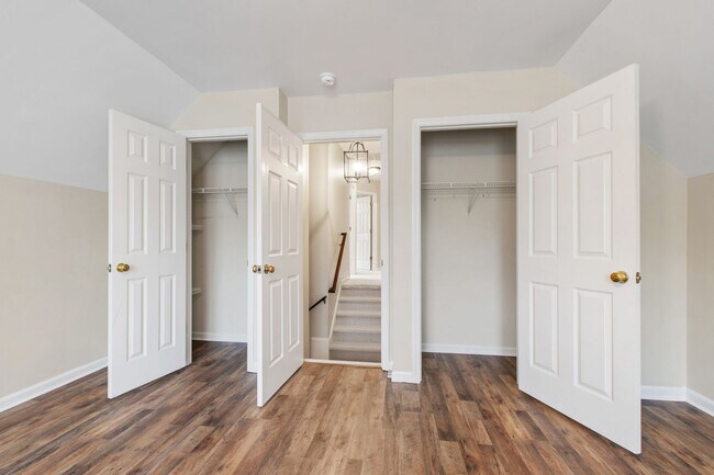 Building Photo - Charming 4-Bedroom with Backyard Retreat i...