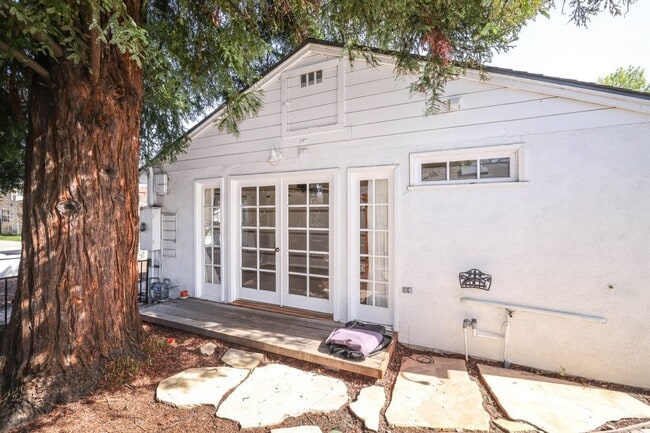 Building Photo - Great home next to Hoover Park