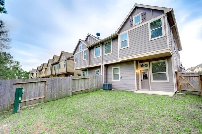 Building Photo - 220 Cheswood Forest Dr