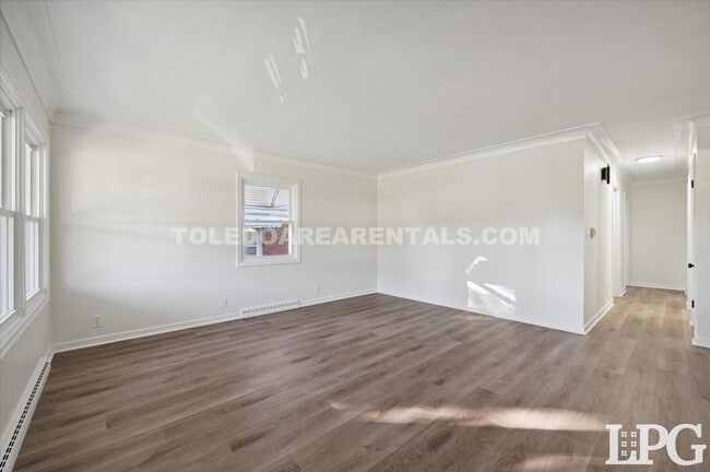 Building Photo - 3058 Nebraska Ave