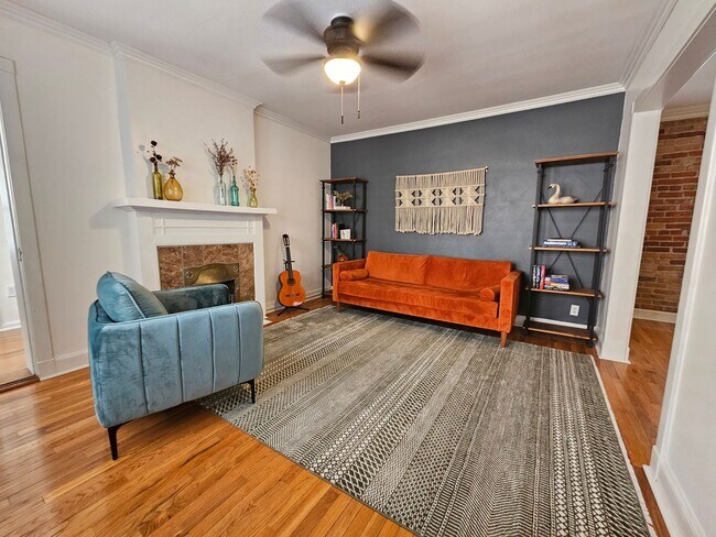 Building Photo - Cap Hill Beautiful 2 Bed Charming and Light Filled condo in the Blenheim