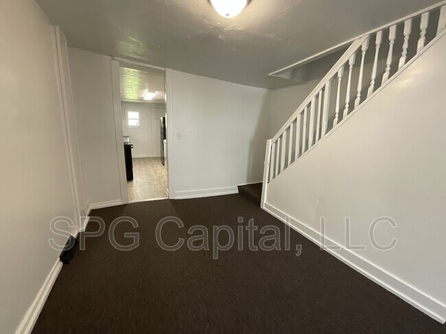 Building Photo - 443 S Duke St