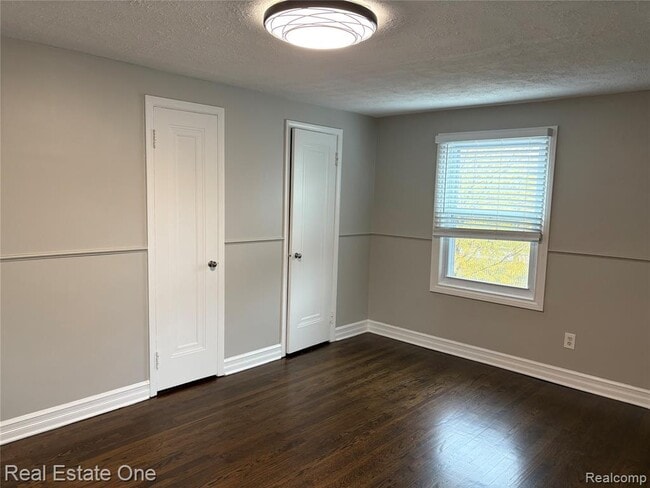 Building Photo - 1601 E 4th St