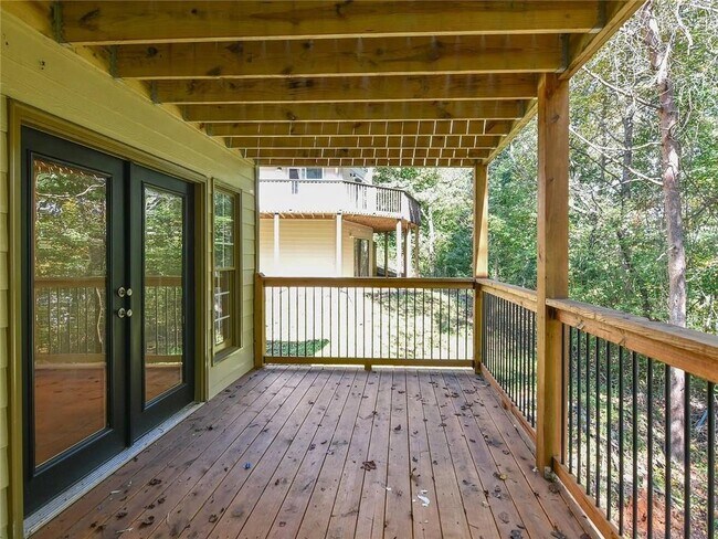 Building Photo - 235 Moss Overlook