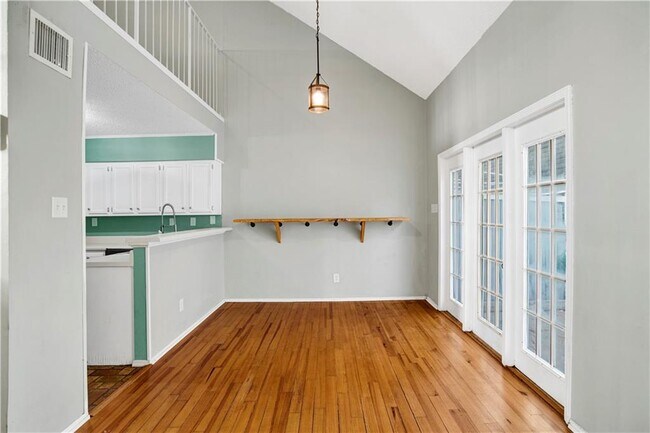 Building Photo - 5900 Grelot Rd