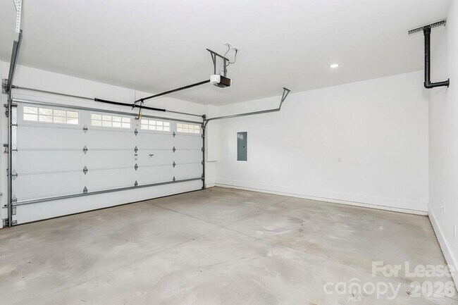 Building Photo - 1114 Ivan Dr