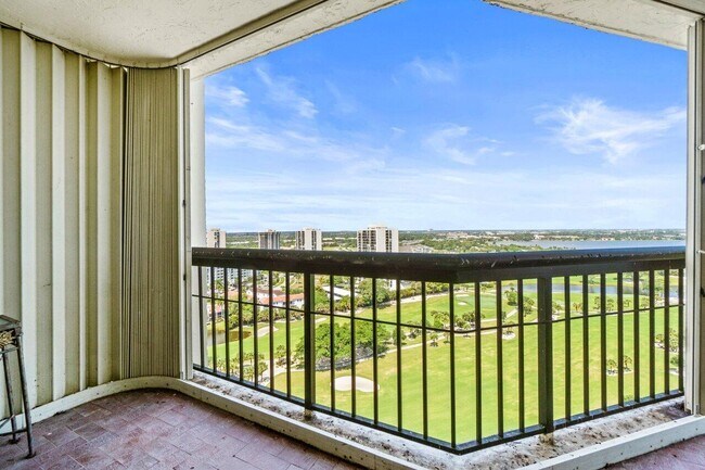 Building Photo - 1900 Consulate Pl