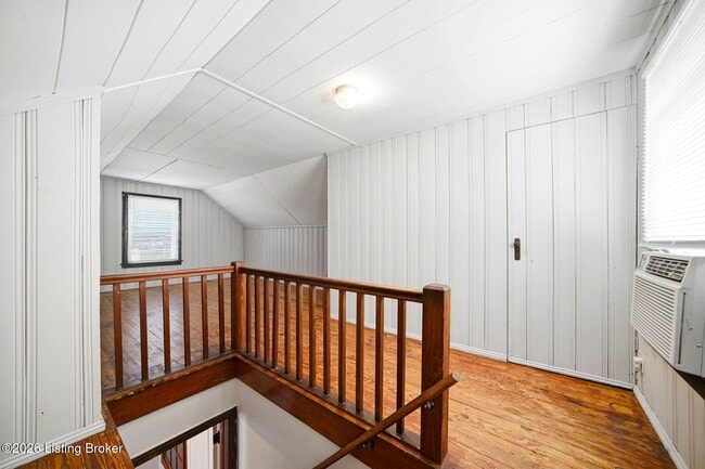 Building Photo - 1050 Oakwood Ave