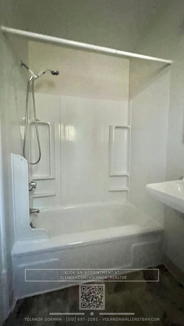 Building Photo - Charming Duplex Lower Unit – 2bd 1ba Nestl...