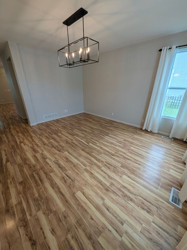 Building Photo - 908 S Mineral Dr